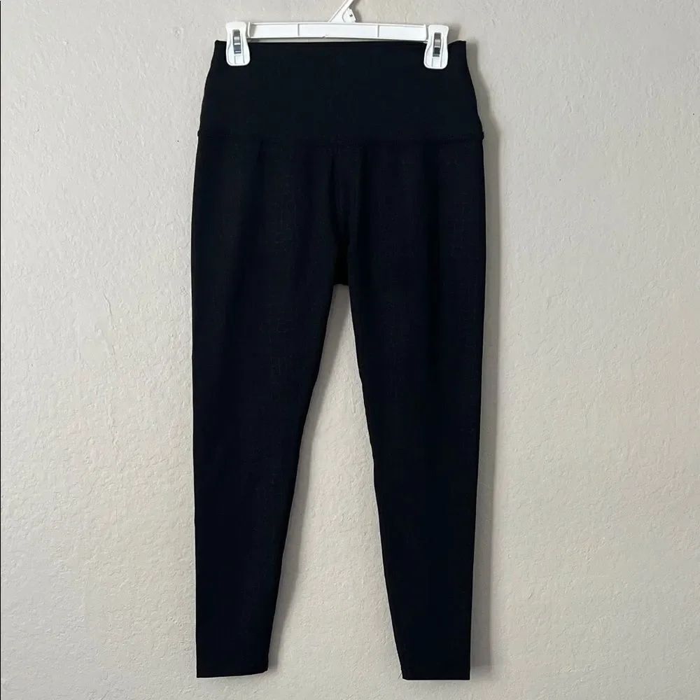 EUC Beyond Yoga High Waisted Midi Leggings Black in Size L